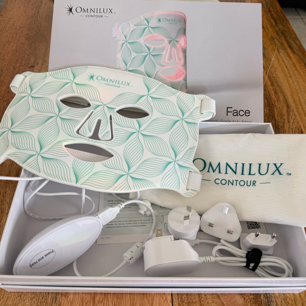 Omnilux Contour Face Mask - White and Green